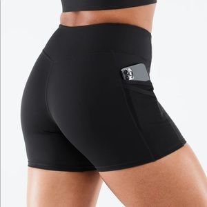 Fabletics Trinity Mid-Rise Pocket 5'' Short